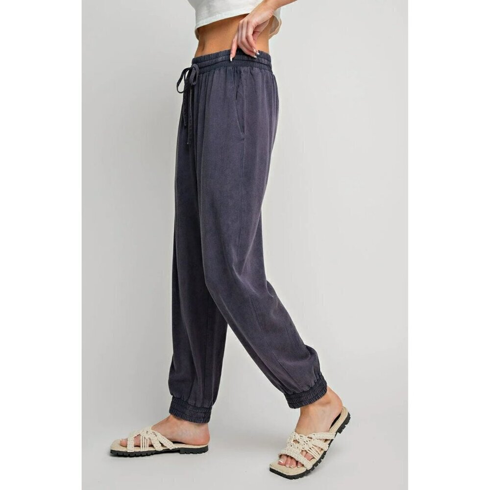 The Devon Jogger Mineral Washed Jogger Pants in Washed Navy - Picture 4 of 4